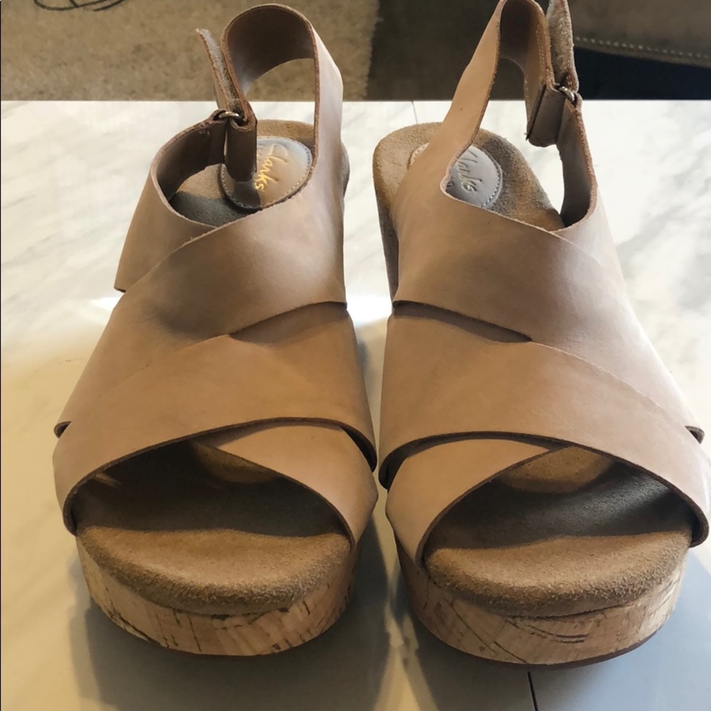 BRAND NEW CLARKS SAND COLOR CORK WEDGE SIZE 10 W - Picture 4 of 5